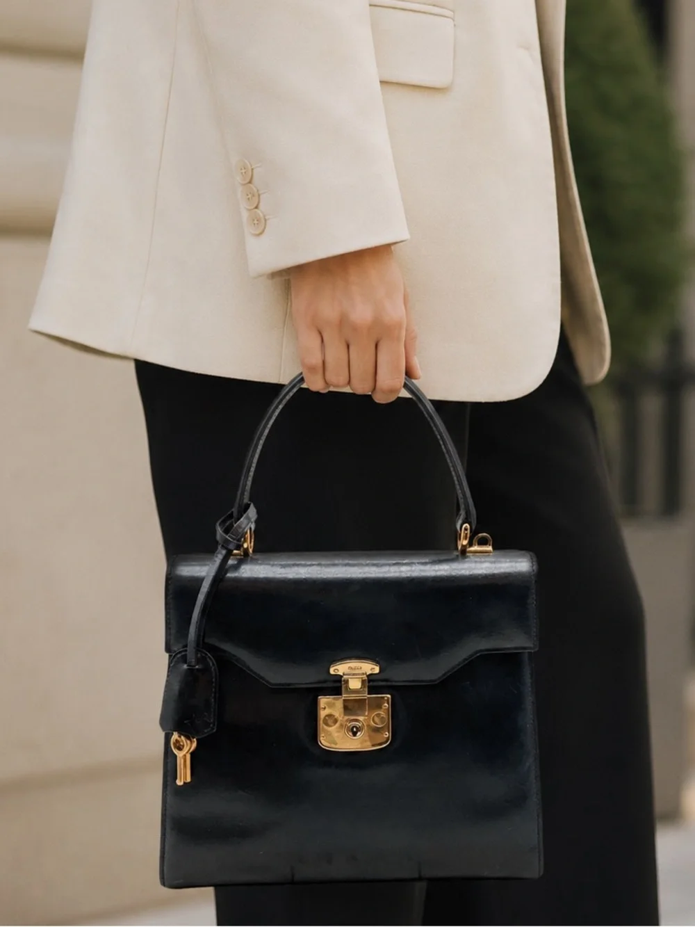 Gucci Black Leather vintage Top-Handle Bag with Gold & keys Authentic! Adorbs 🥰